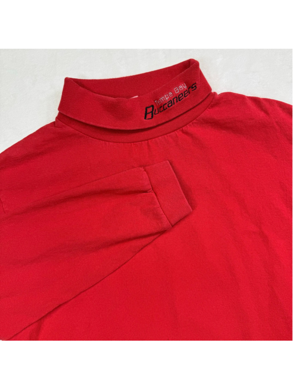 Men's Vintage NFL Tampa Bay Buccaneers Long Sleeve Mock Turtleneck Shirt Red Med